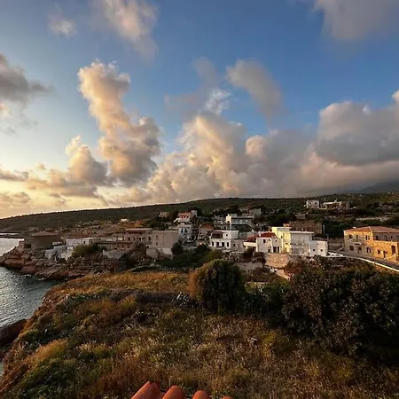 Cliffside Cozy W/ Seaviews *