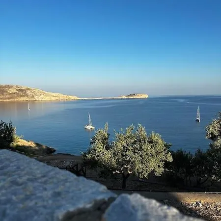 Cliffside Cozy W/ Seaviews Vila Mézapos