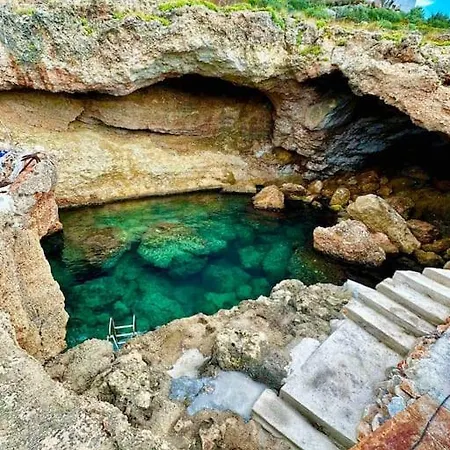 Cliffside Cozy W/ Seaviews *